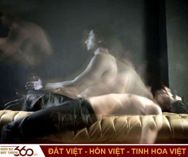 mo-thay-nguoi-chet-song-lai-danh-con-gi