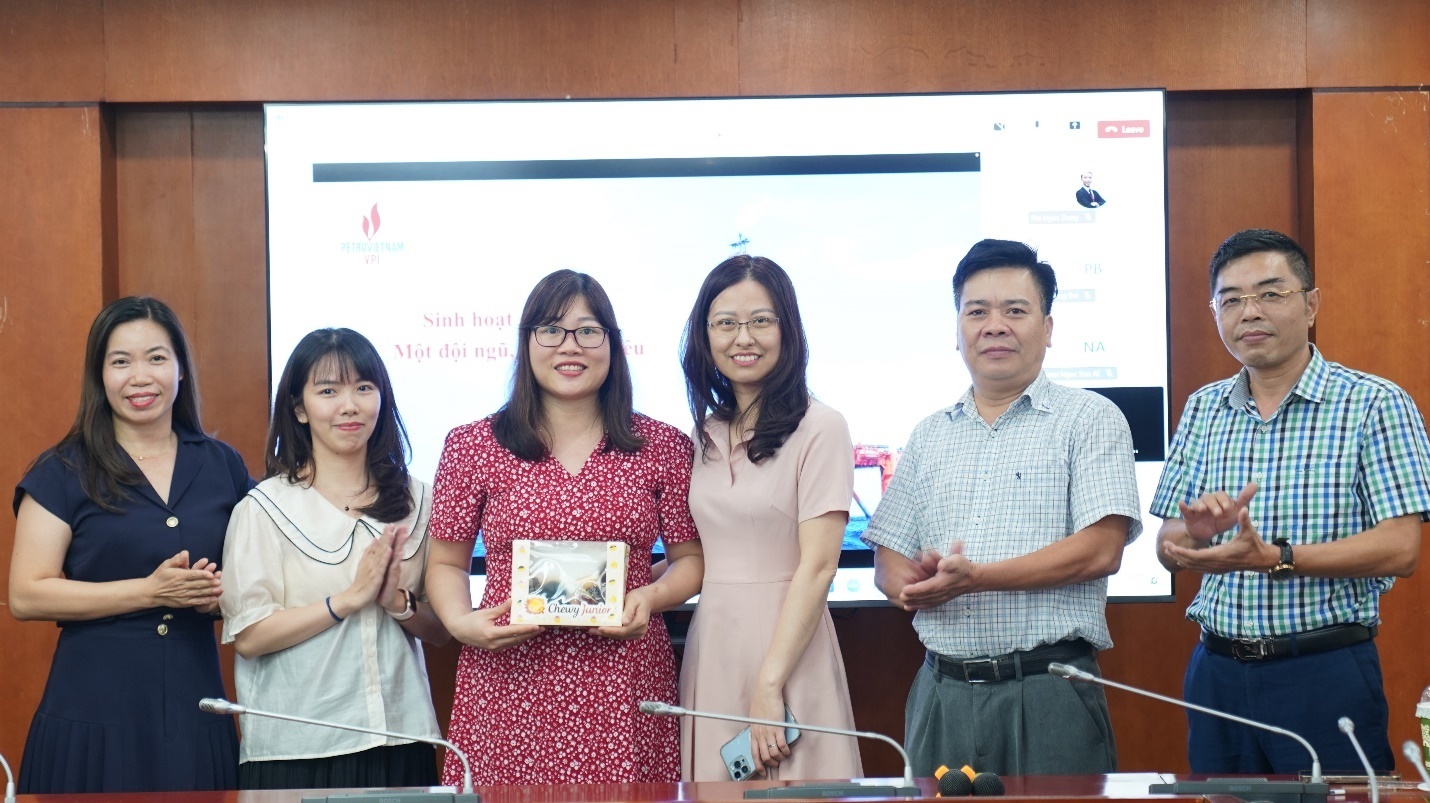 Chi bộ Nghiệp vụ sinh hoạt chuyên đề “Một đội ngũ, một mục tiêu”