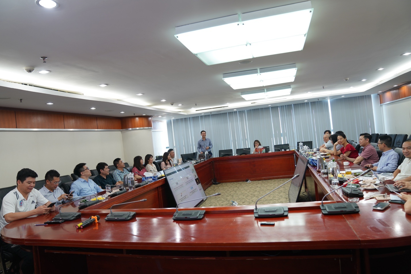 Chi bộ Nghiệp vụ sinh hoạt chuyên đề “Một đội ngũ, một mục tiêu”