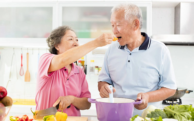 Mua gì tẩm bổ cho người già & 8 món ăn bổ dưỡng nhất