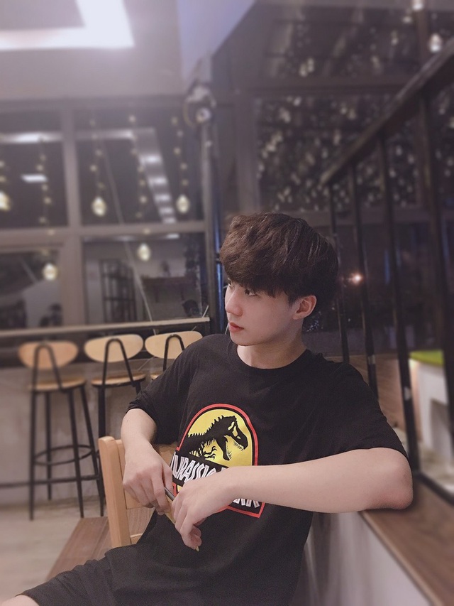 Nam sinh ĐH Mở Hà Nội với vẻ đẹp lãng tử