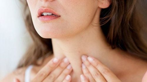 Suy giáp có thể gây ra cảm giác ngứa ran ở tay và chan