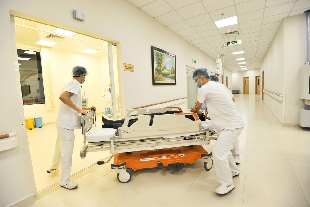 Bệnh nhân bị nhiễm trùng đường ruột nặng có thể phải nằm viện.