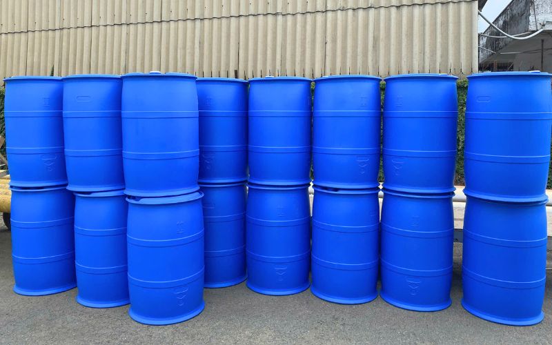 Thùng phuy nhựa được sử dụng để nuôi cá