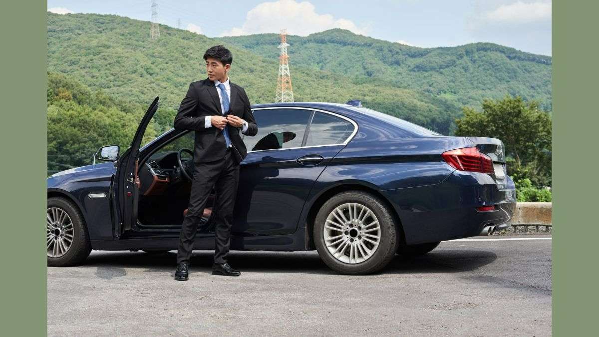 Tạo dáng chụp hình cho nam cùng xe hơi