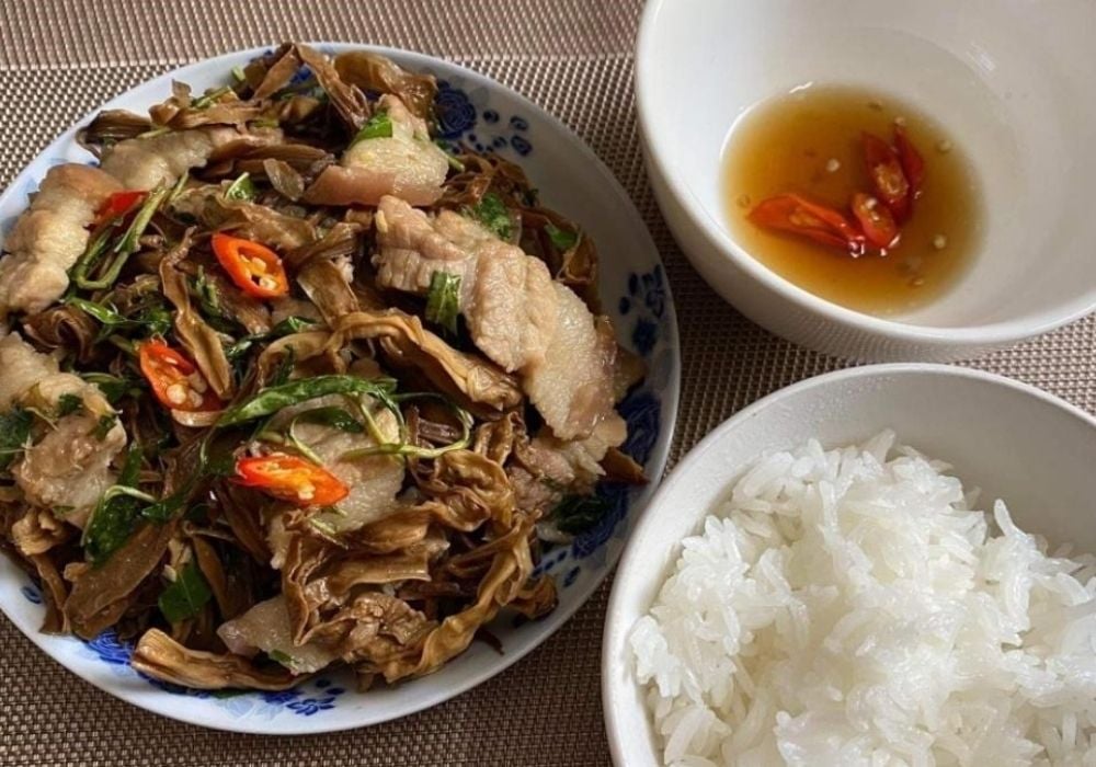 Măng xào thịt ba chỉ có thể bảo quản trong ngăn mát tủ lạnh