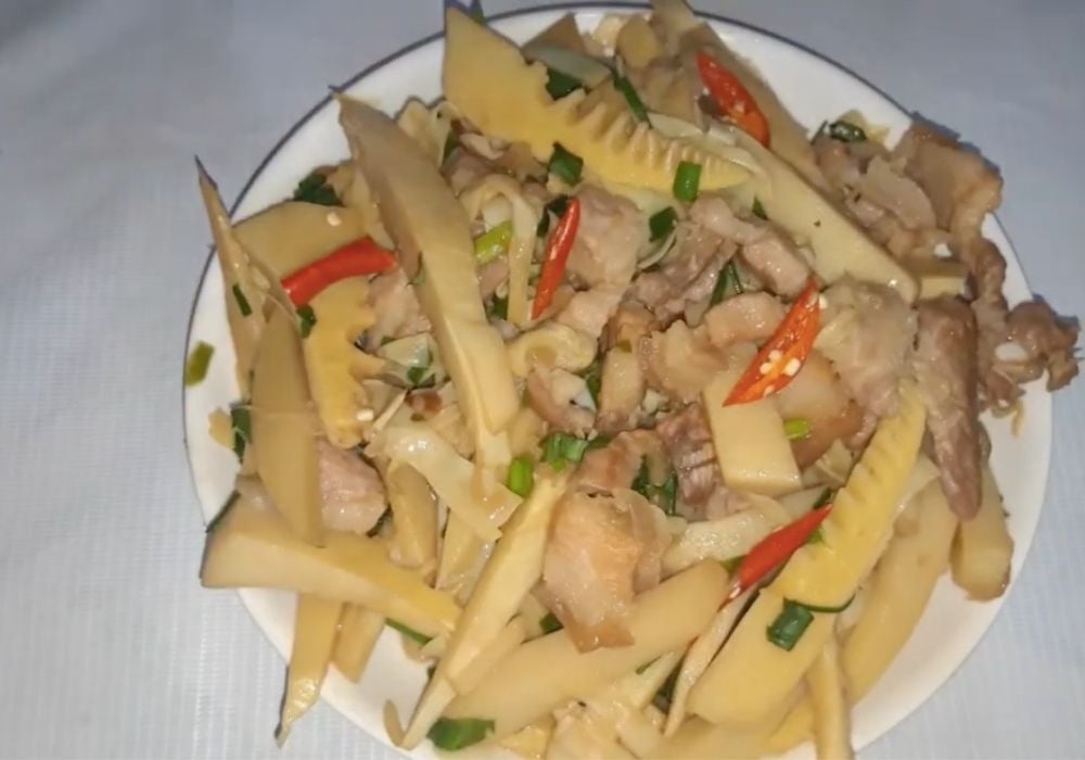 Món măng xào thịt ba chỉ