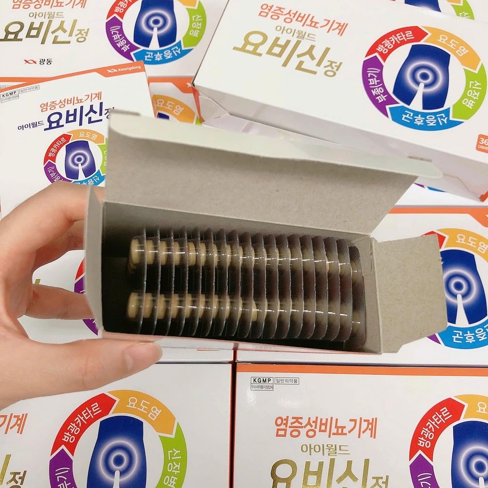 Hộp chứa các vỉ sản phẩm bên trong