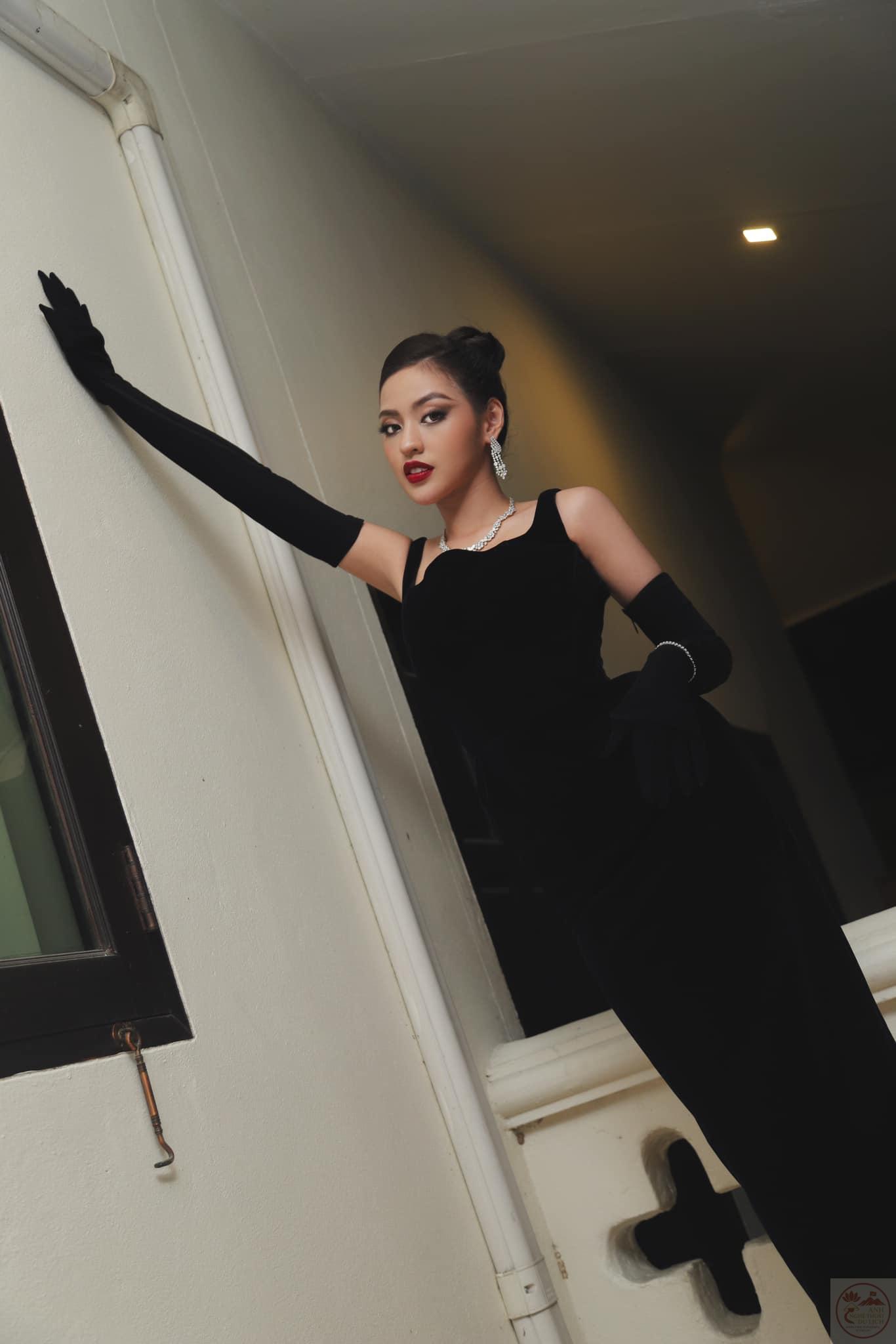 Vẻ đẹp thanh thoát của cô ấy được thể hiện qua từng tấm hình