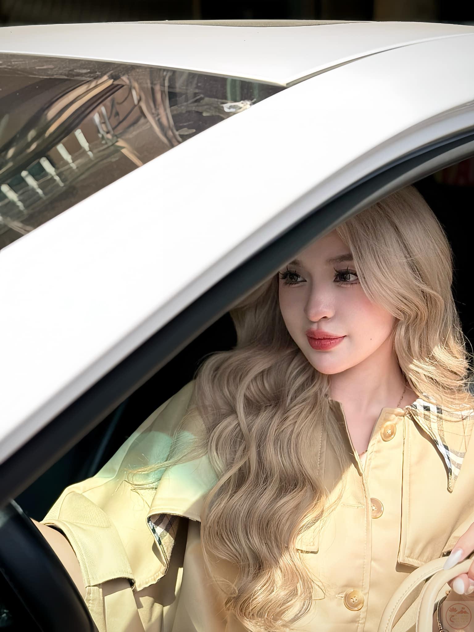 Một nụ cười ấm áp phản ánh tinh thần an yên của hot girl