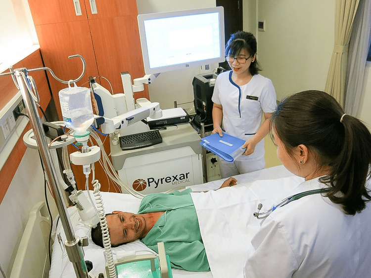 Vinmec quy tụ đội ngũ bác sĩ chuyên môn Ung bướu - xạ trị, được đào tạo bài bản, có chuyên môn, giàu kinh nghiệm.