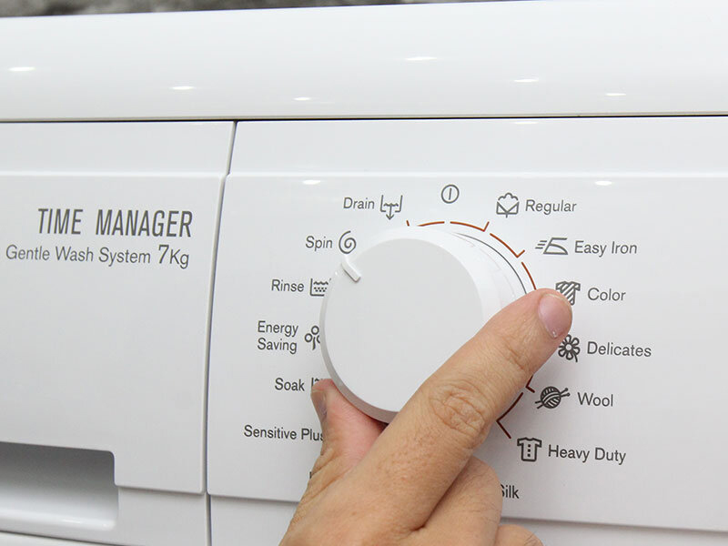 Điều chỉnh núm xoay sang ký hiệu Spin