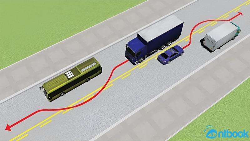 Xe nào vượt đúng quy tắc giao thông