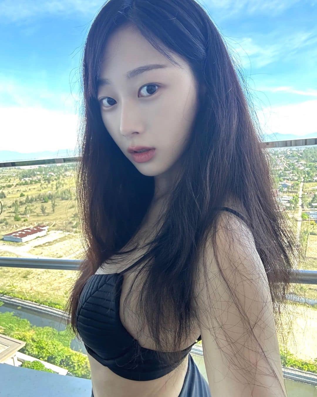 nguoi dep 2k khoe vu dao uot dam duoi nuoc khien fan viet see tinh 7