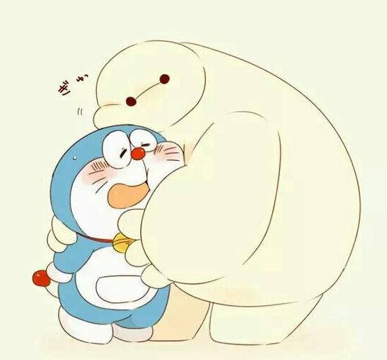 Doraemon được ôm bởi bạn to lớn, đầy ấm áp