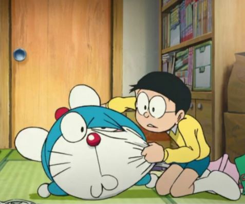 Nobita kéo má Doraemon với biểu cảm buồn cười