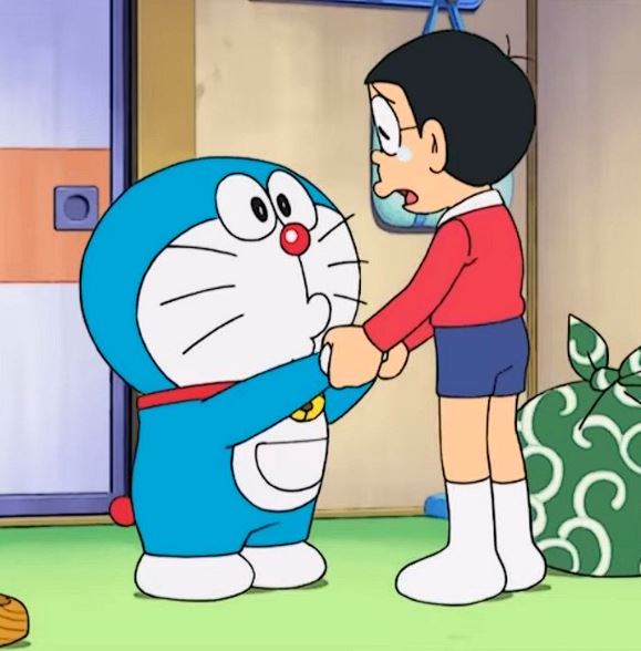 Doraemon nắm tay Nobita đầy xúc động