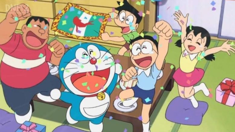 Doraemon ăn mừng cùng mọi người trong bữa tiệc nhỏ