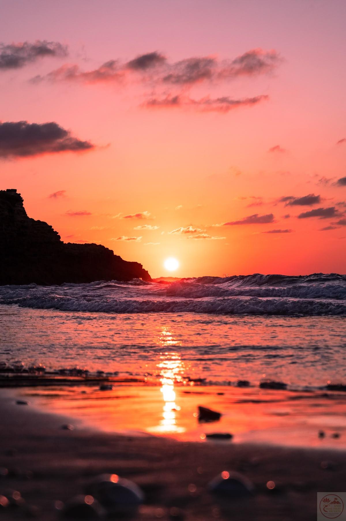 Người ta thường mong tìm một cảm giác êm dịu giữa bộn bề