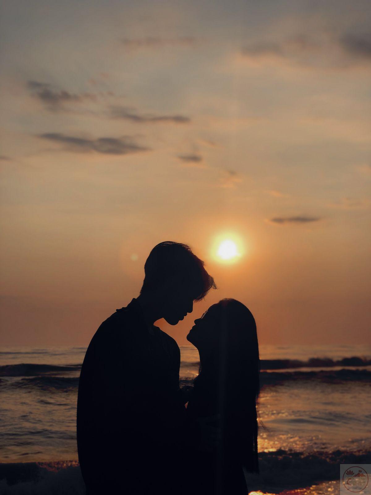 Người ta thường mong một vòng tay nhỏ nhưng đủ giữ vững niềm tin