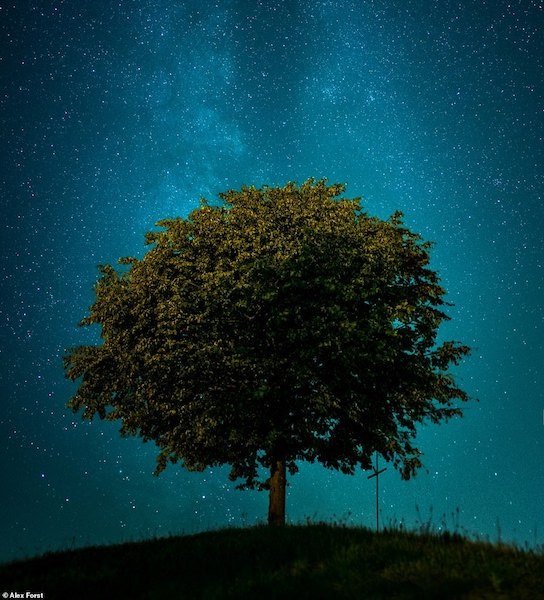 Mê hoặc với bộ ảnh lãng mạn về bầu trời lấp lánh sao đêm ở châu Âu - 13