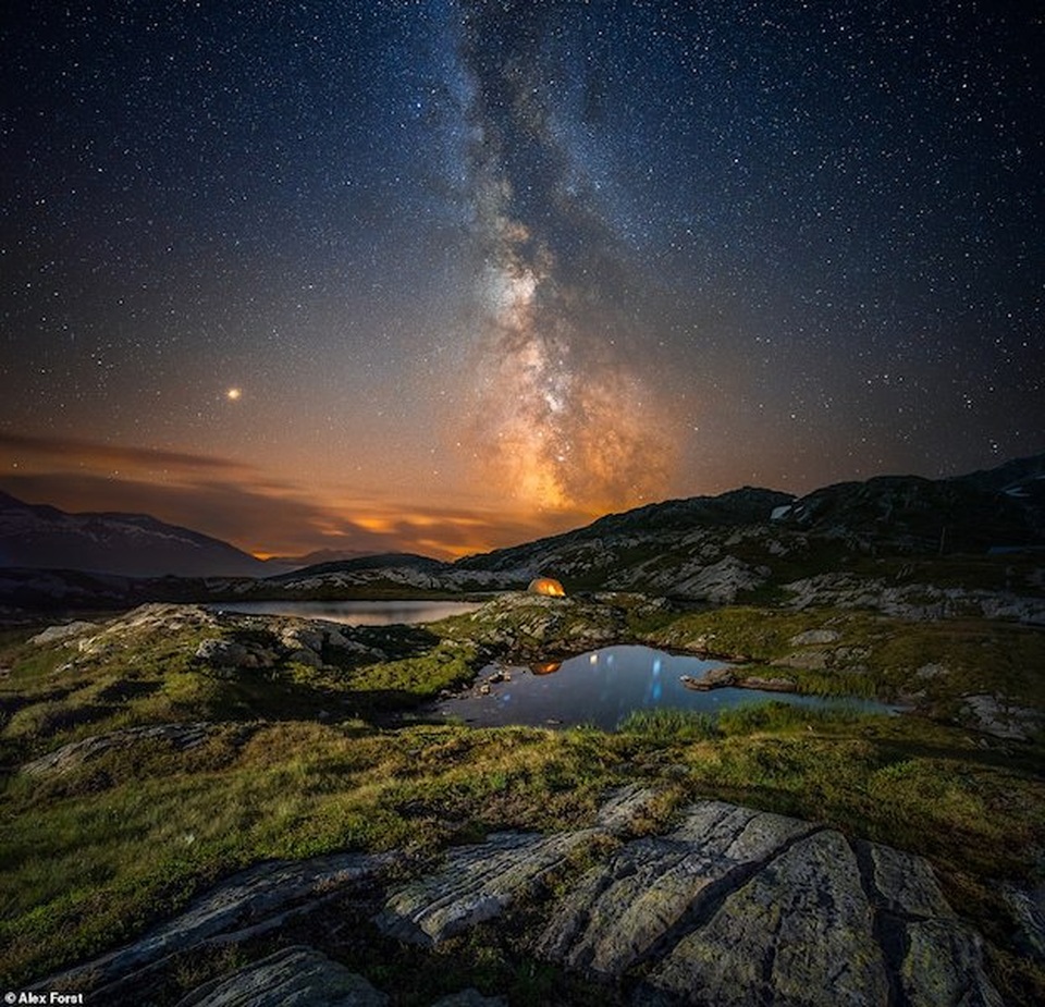 Mê hoặc với bộ ảnh lãng mạn về bầu trời lấp lánh sao đêm ở châu Âu - 18