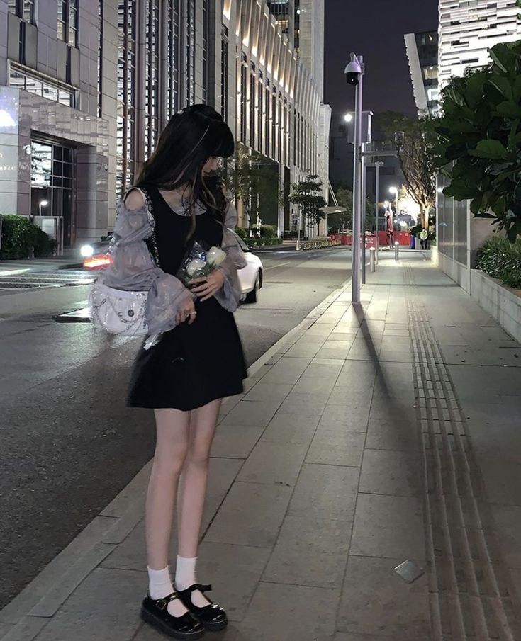 Ảnh mặc váy ngắn che mặt tuyệt đẹp