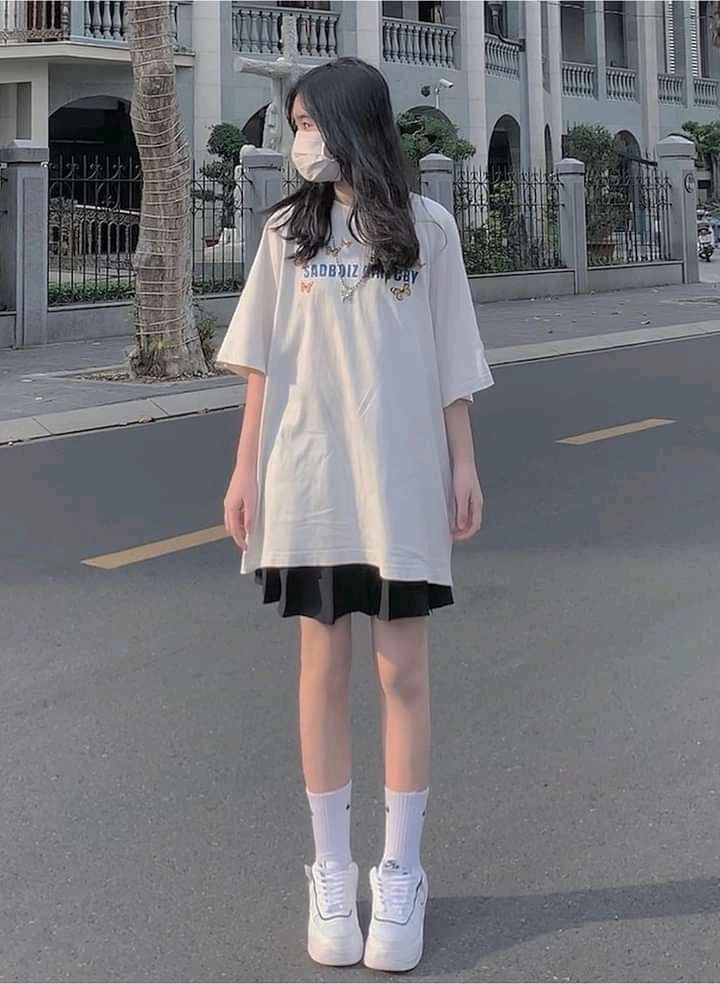 Hình ảnh mặc váy ngắn che mặt dễ thương