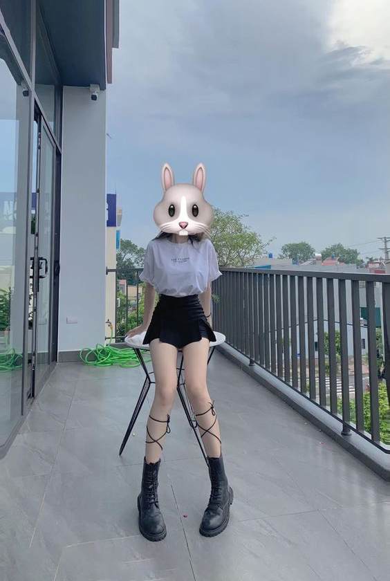 Hình ảnh mặc váy ngắn che mặt đẹp nhất