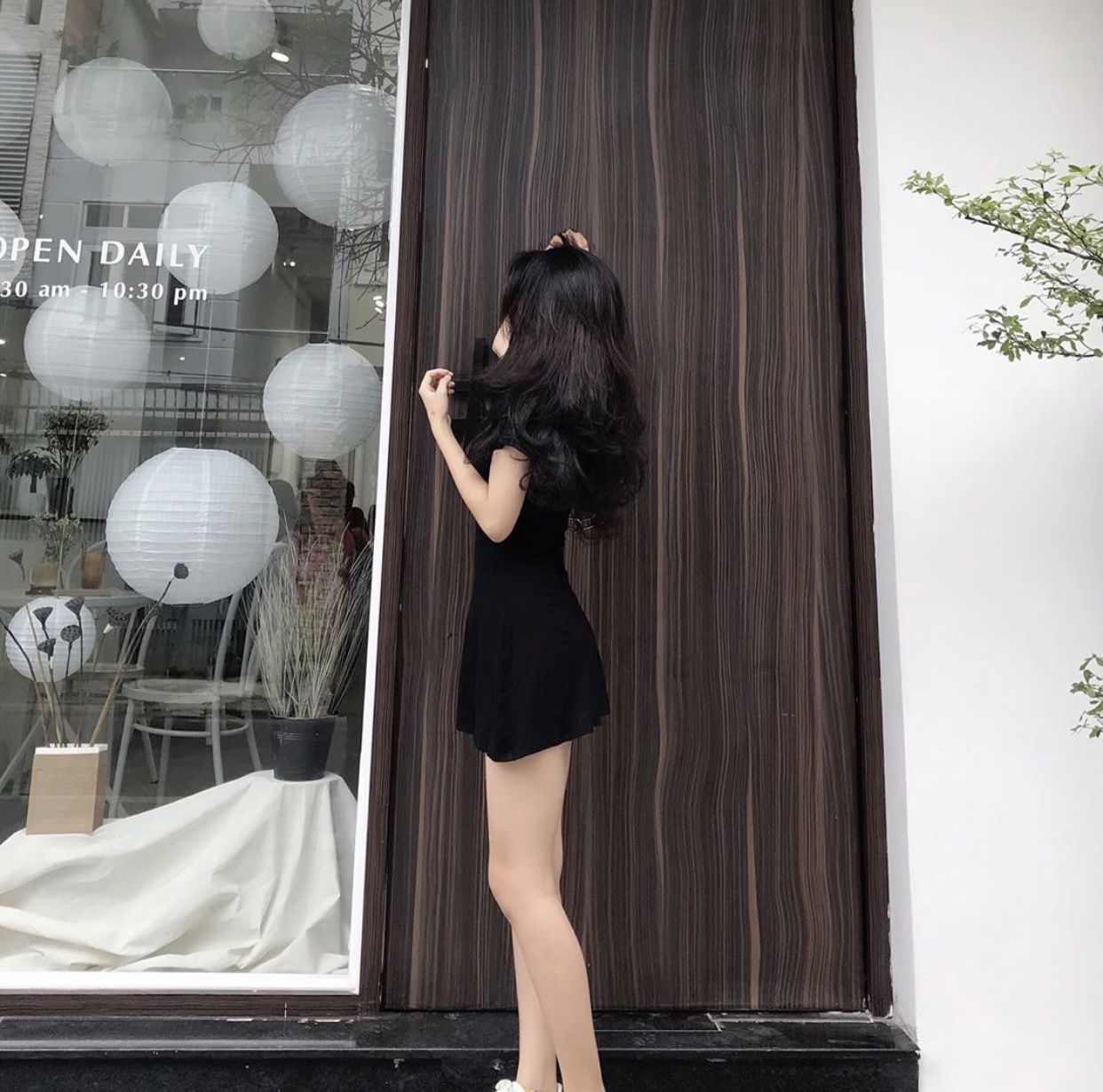 Hình gái xinh mặc váy ngắn che mặt đẹp