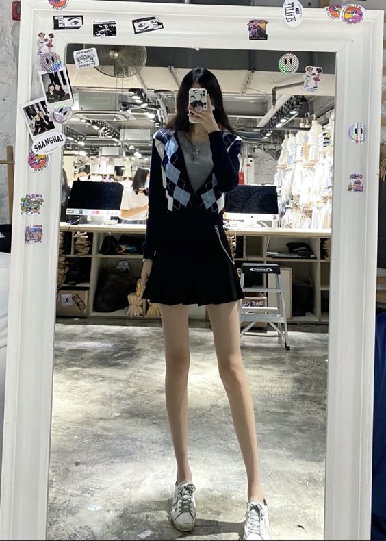 Hình mặc váy ngắn che mặt tuyệt đẹp