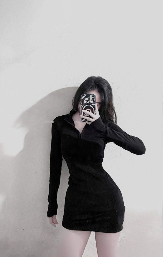 Ảnh gái xinh mặc váy ngắn che mặt khoe body