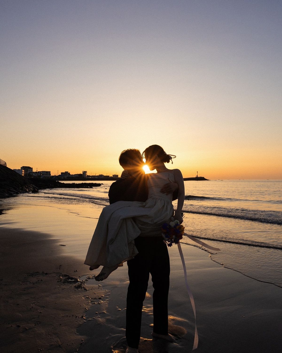 Biển là khoảng trời chung cho hai người