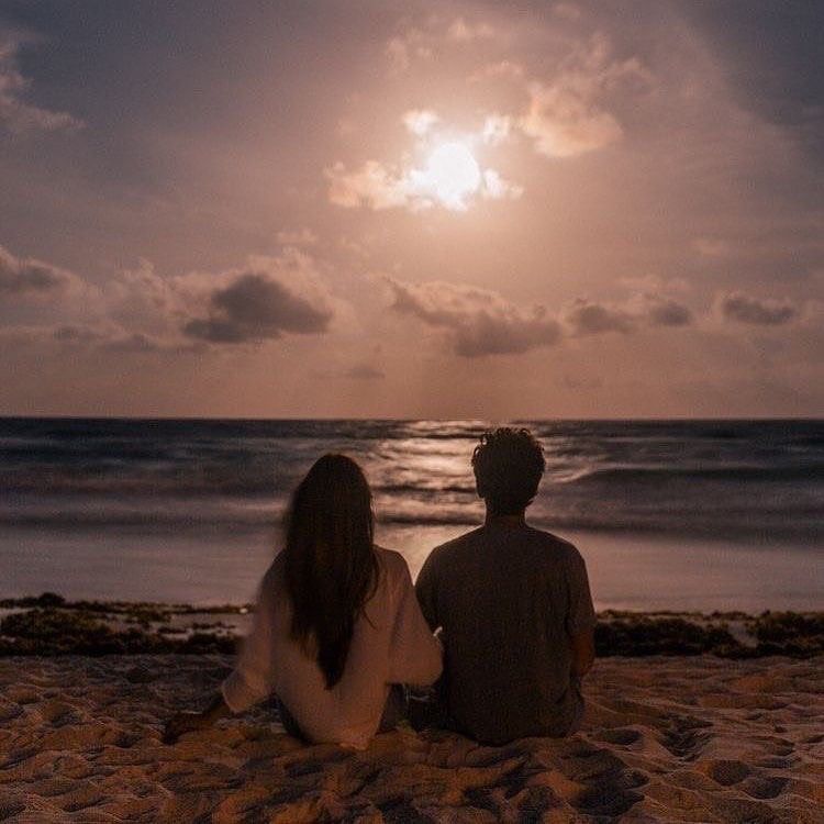 Biển là nơi lưu lại cả ánh mắt thân quen