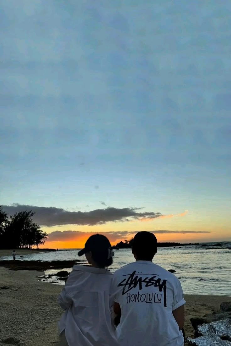 Cặp đôi và biển là sự kết hợp đầy cảm xúc