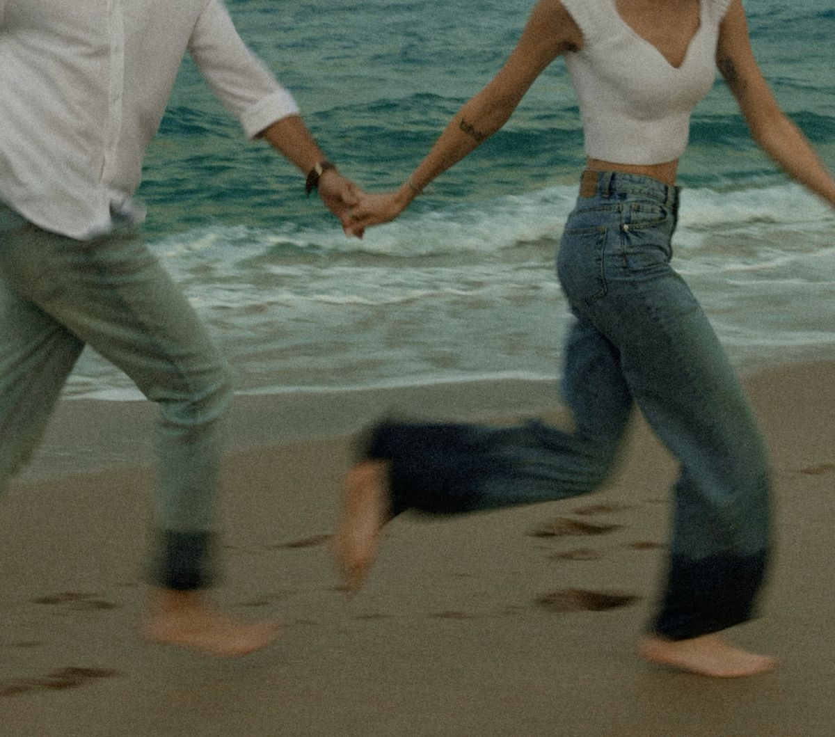 Mỗi lần chụp ảnh ở biển là một lần gần nhau hơn