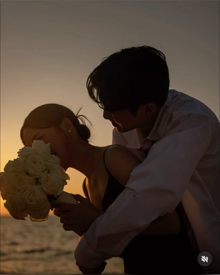 Tình yêu cũng giống như sóng biển dịu êm