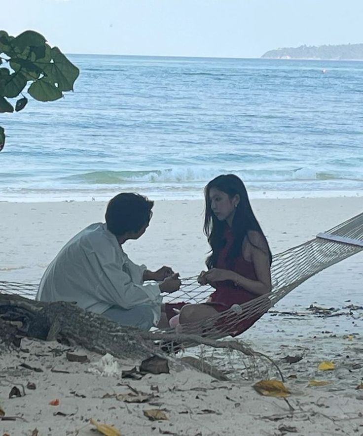 Chụp ảnh cặp đôi trên biển