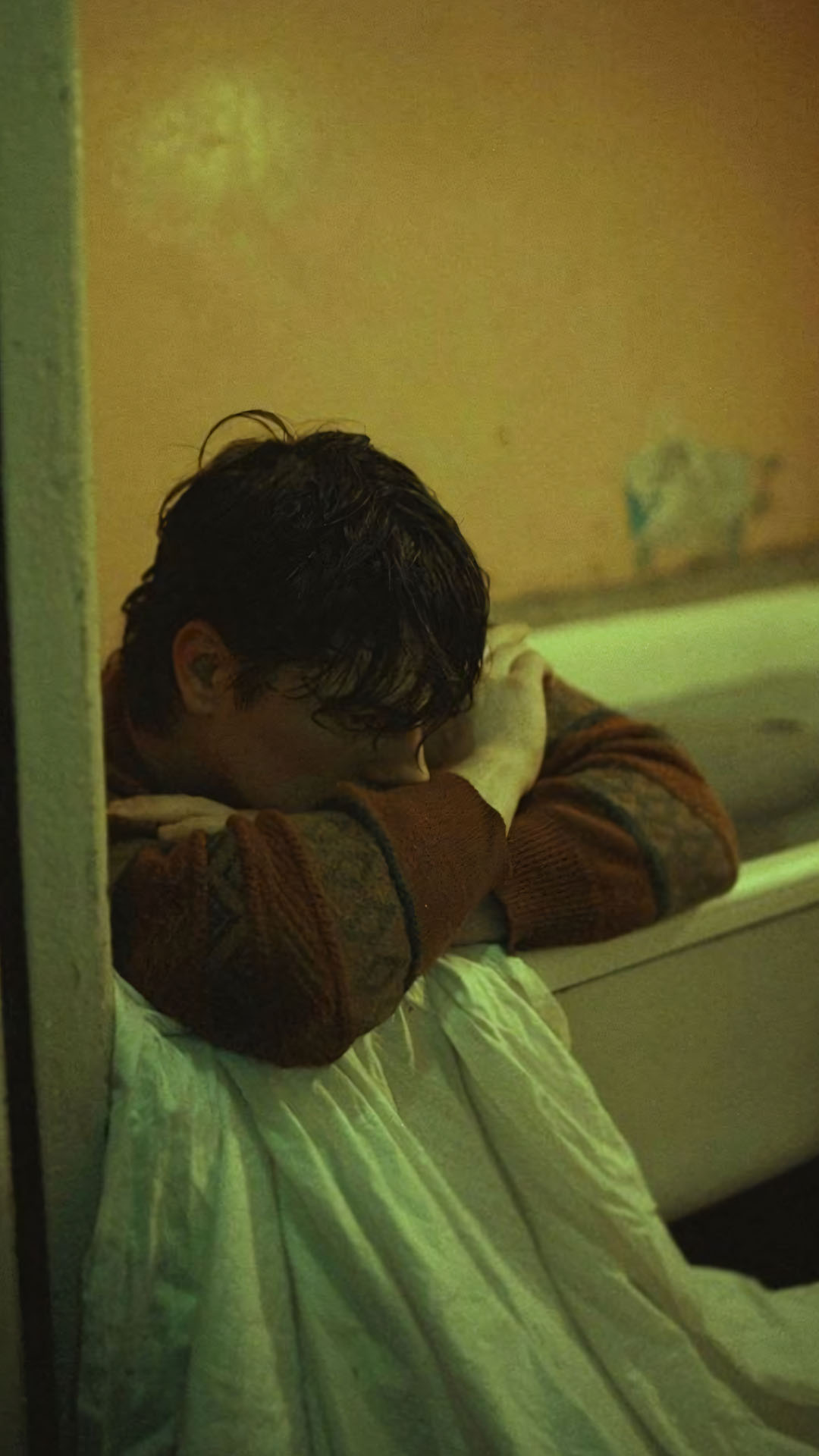 anh nam buon che mat khoc 1920px 1080px full hd 1