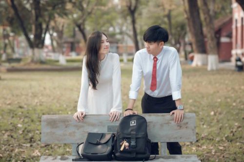 12 Cách Tạo Dáng Chụp Ảnh Cho Học Sinh Nam Xịn Xò