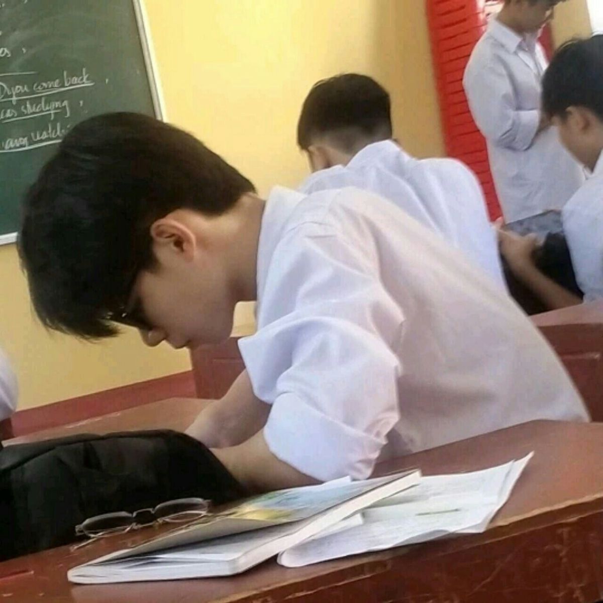 Hình ảnh con trai 14 tuổi mang đến cảm giác gần gũi giản dị nhưng vẫn nổi bật