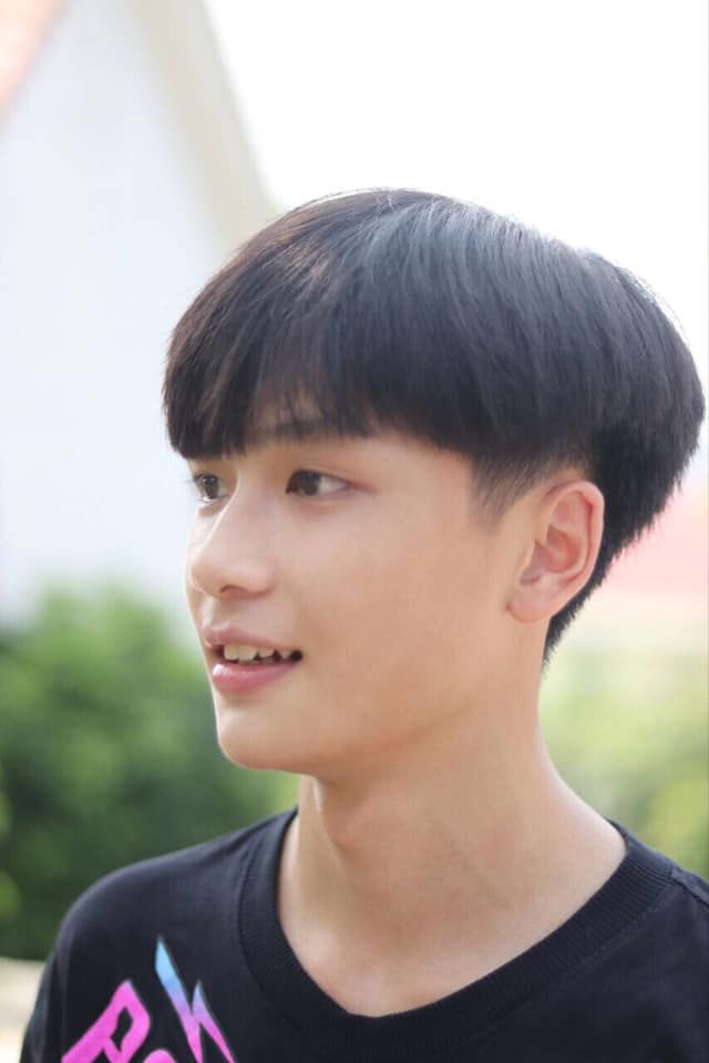 Hình ảnh con trai 12 tuổi dễ thương lan truyền nhanh chóng trên nhiều nền tảng trực tuyến