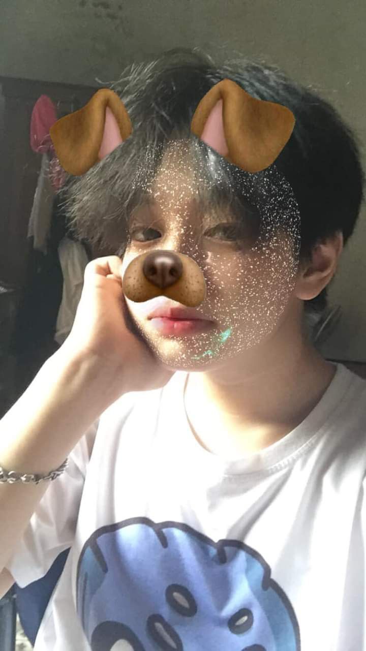 Ảnh trai đẹp 14 tuổi che mặt luôn gợi sự tò mò và hấp dẫn người xem