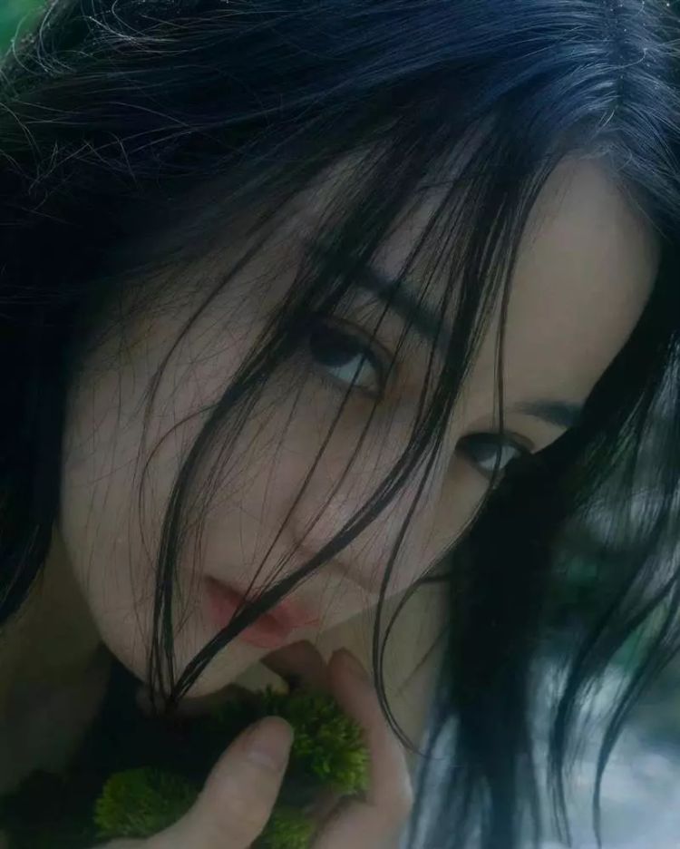 ánh mắt gây chú ý hình chụp cận mặt