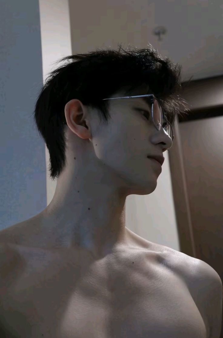 selfie gương mặt góc cạnh