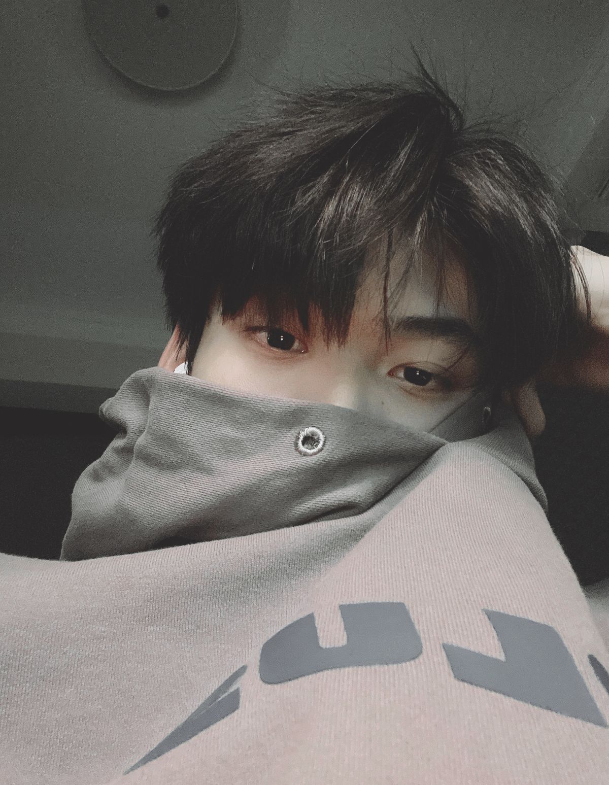 trai đẹp che mặt thu hút