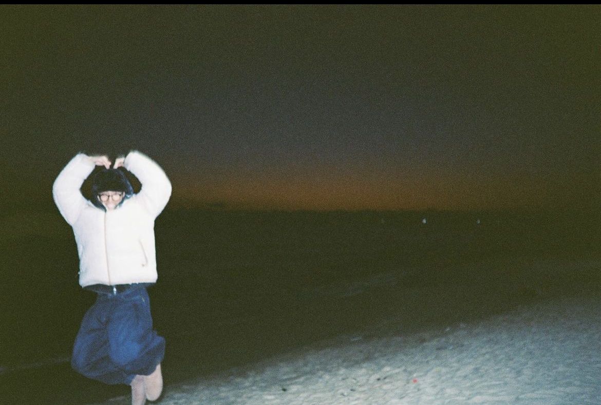 Gió biển thì thầm chuyện gì chẳng rõ