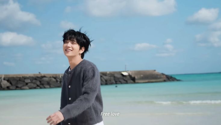 Đi chân trần trên cát cũng ra vibe đẹp