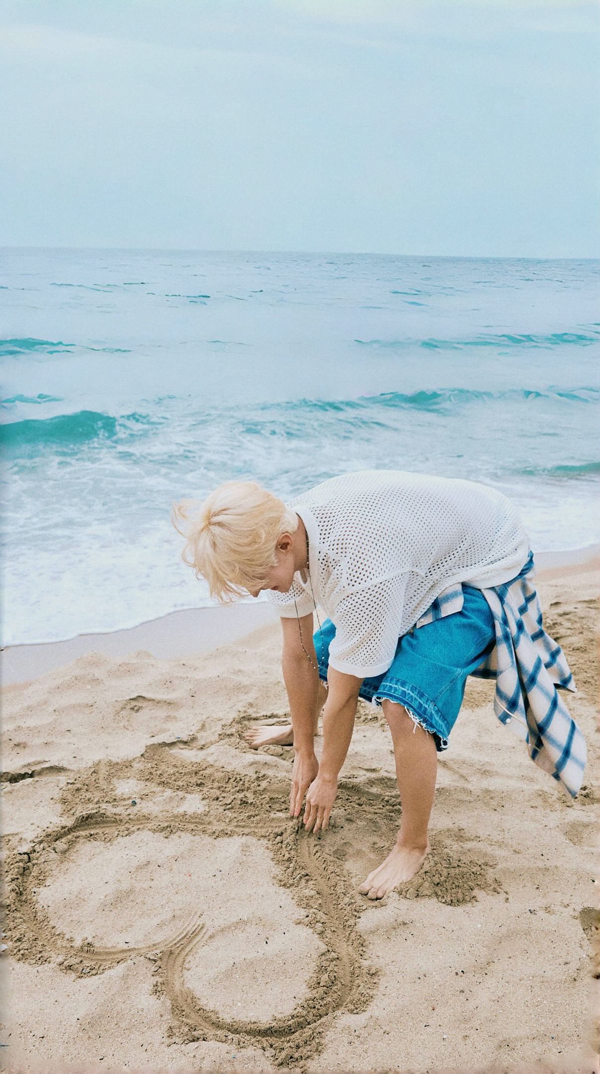 Đặt hết những ngày mệt vào sóng mà trôi đi