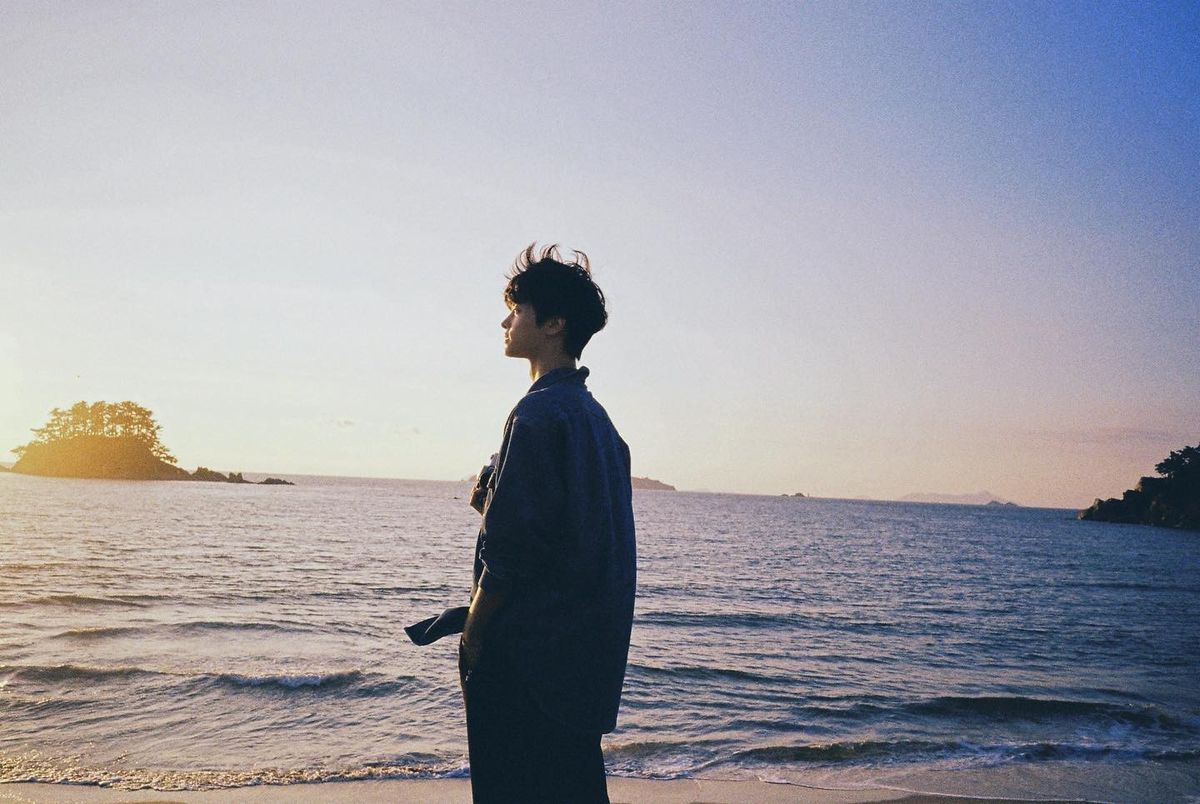 Chẳng cần ai cả, biển là đủ vỗ về